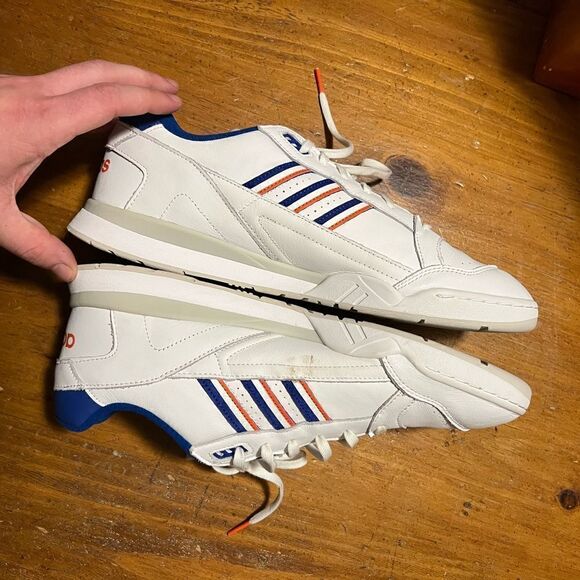 Athletic_Shoes